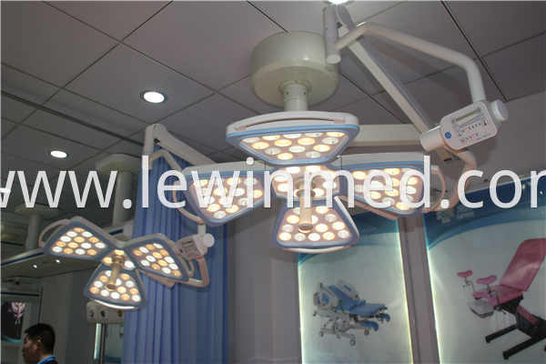 Single arm ceiling surgical light